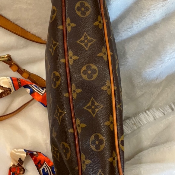 Authentic Louis Vuitton Odeon MM Monogram - Picture 5 of 16